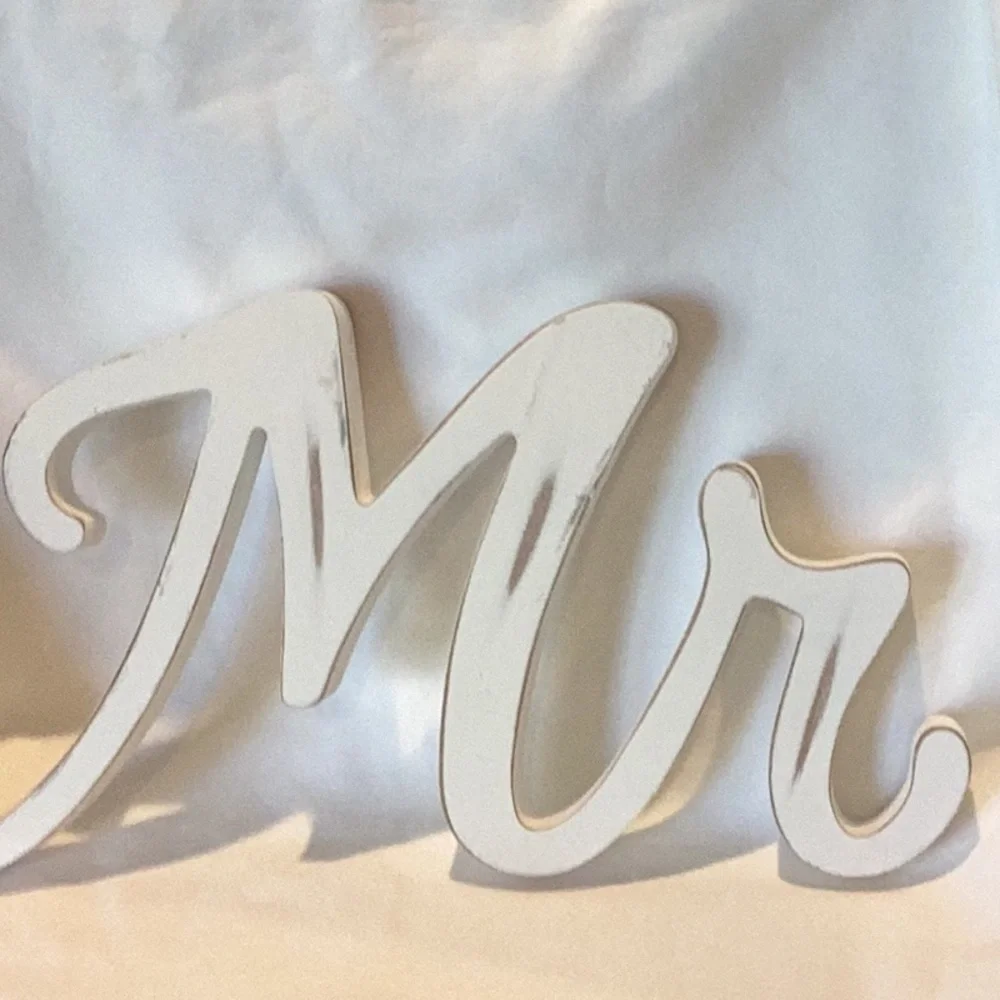 Mr & Mrs wood wedding decor
